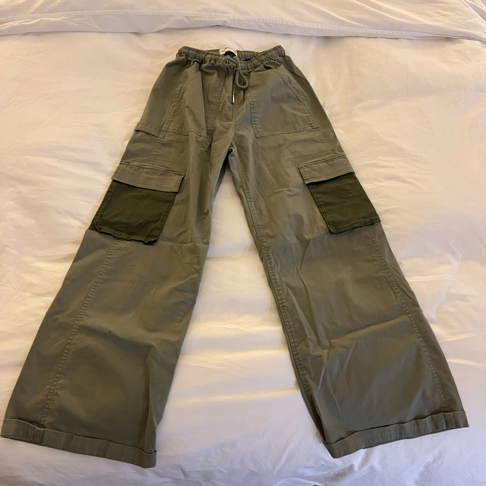 Abercrombie & Fitch green cargo pants